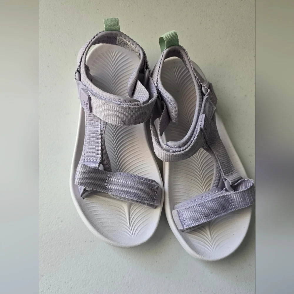 New All in Motion kids sport sandals size 3